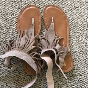 Boho sandals with frills